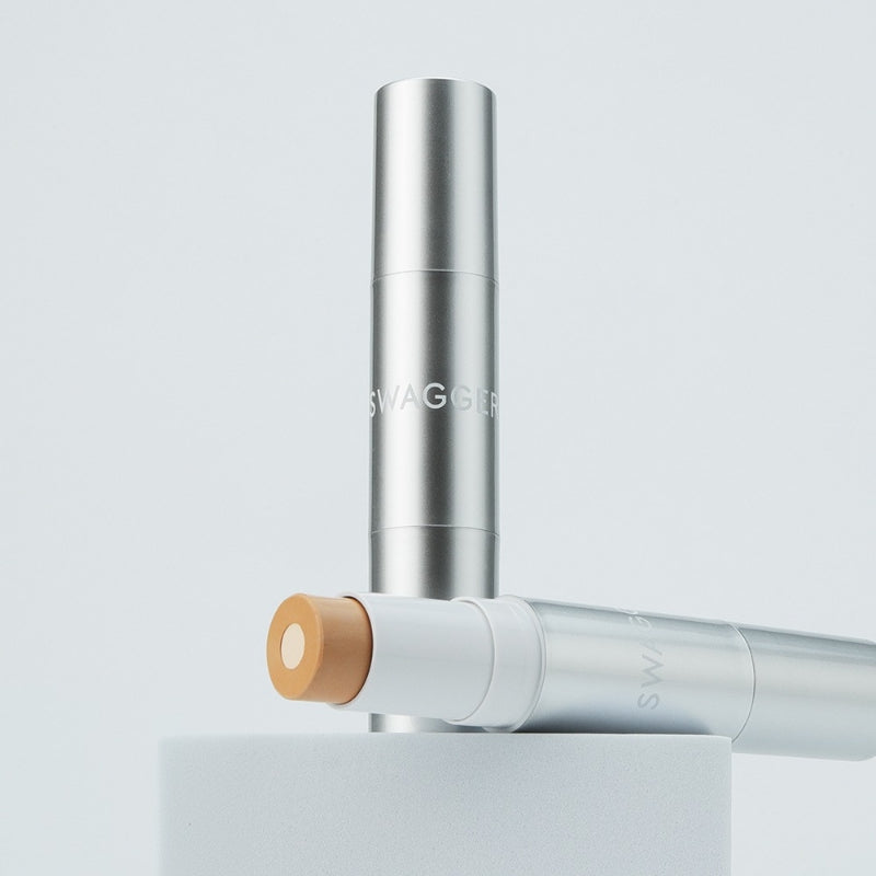 Унисекс Дълготраен Стик фон дьо тен за грижа и перфектно покритие с SPF50 Swagger Tone Cover Foundation Stick 50+ PA++++