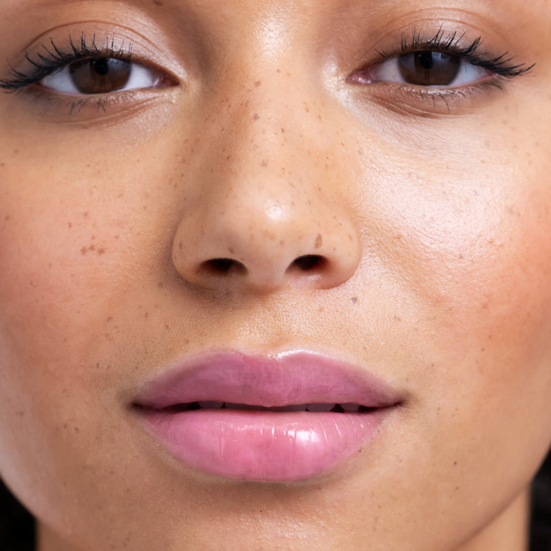 Хидратиращо балсам олио за бляскави устни Lumene Lip Glow Oil Balm