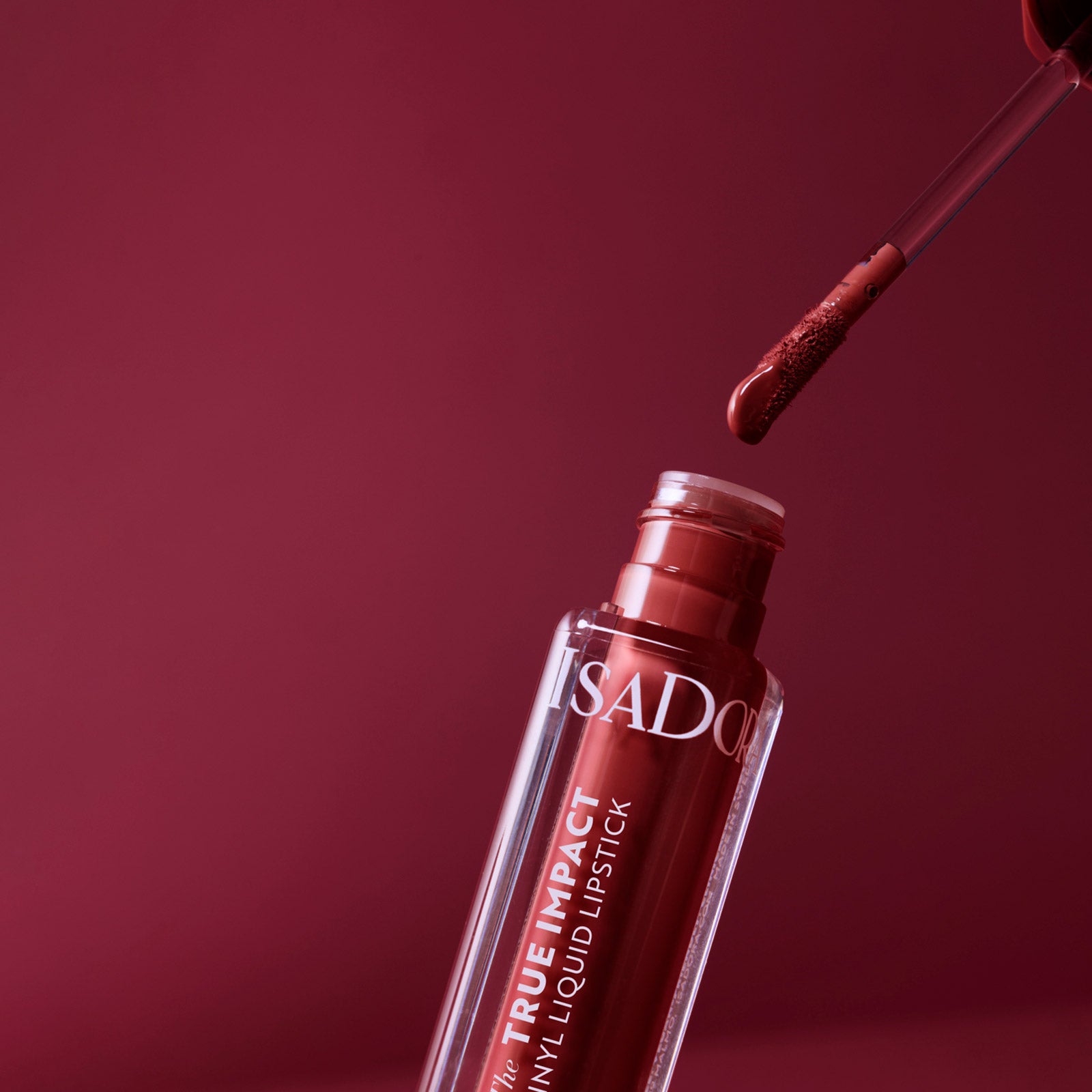 Високопокривно течно червило с интензивен цвят IsaDora The True Impact Vinyl Liquid Lipstick