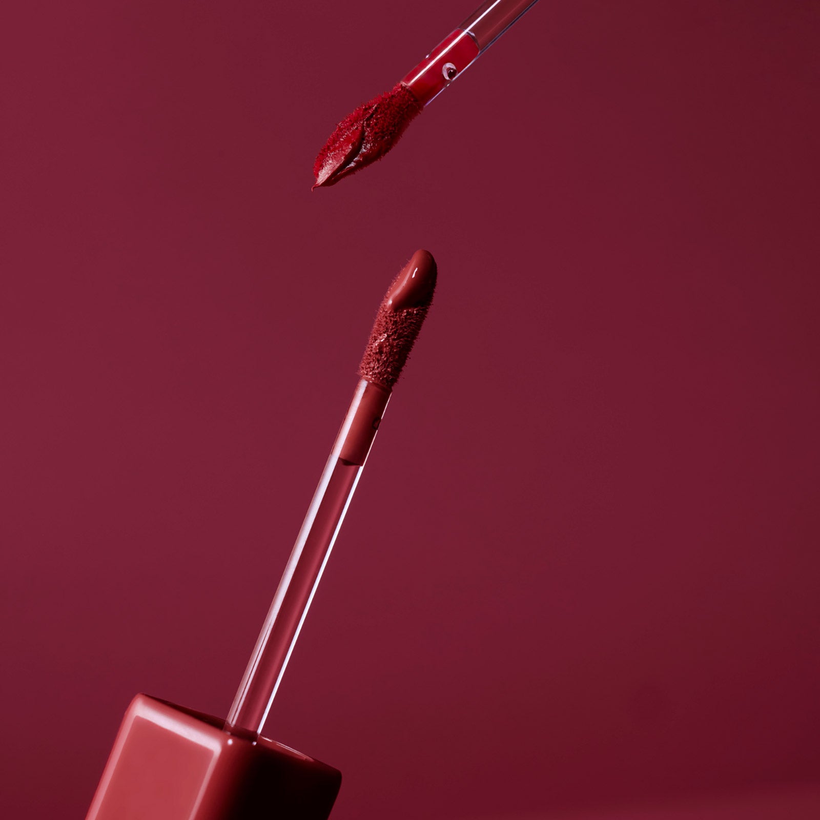 Високопокривно течно червило с интензивен цвят IsaDora The True Impact Vinyl Liquid Lipstick