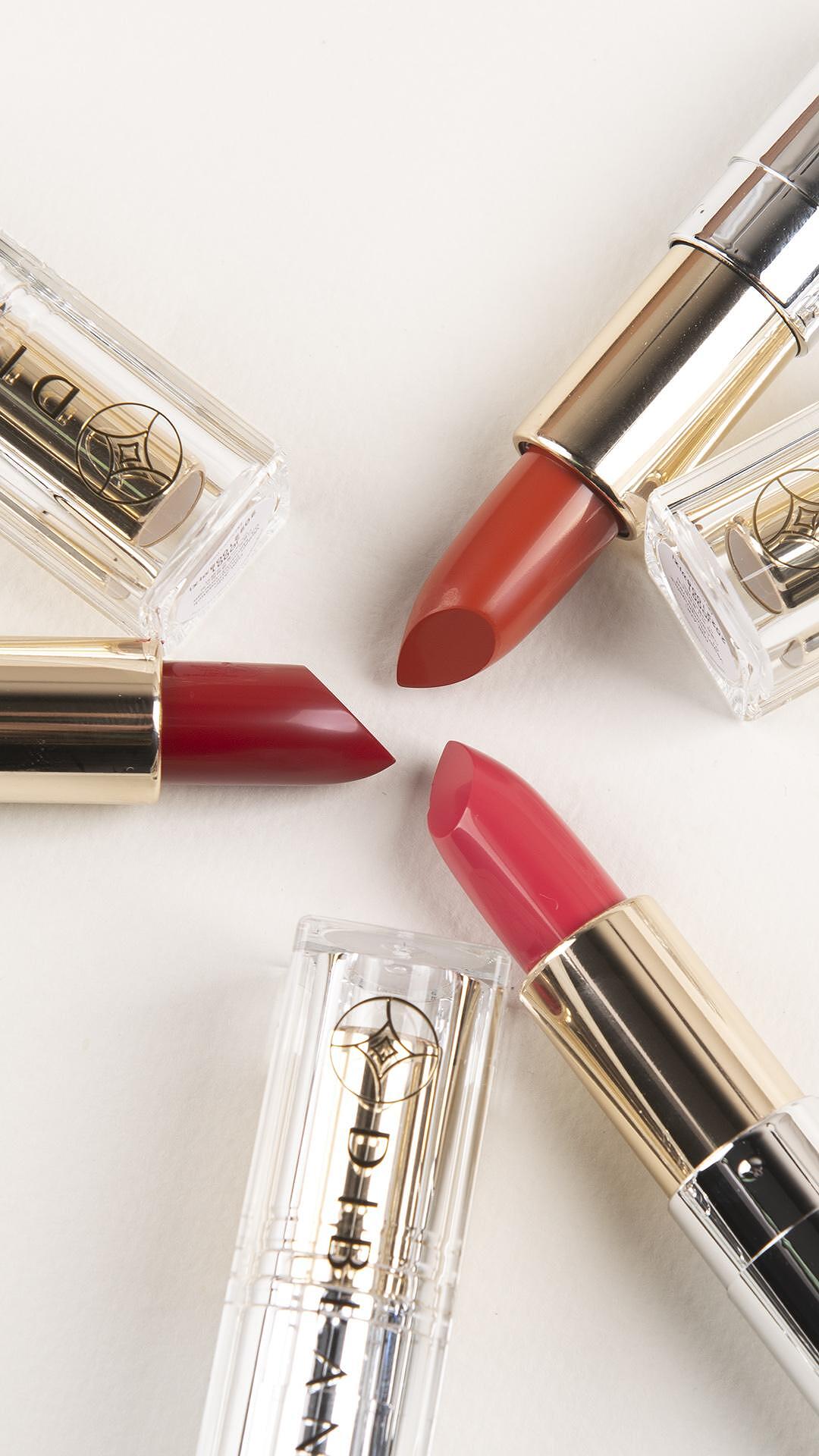 Веган дълготрайно червило за уголемяване на устните DIBLANC Vegan Plumping Lipstick