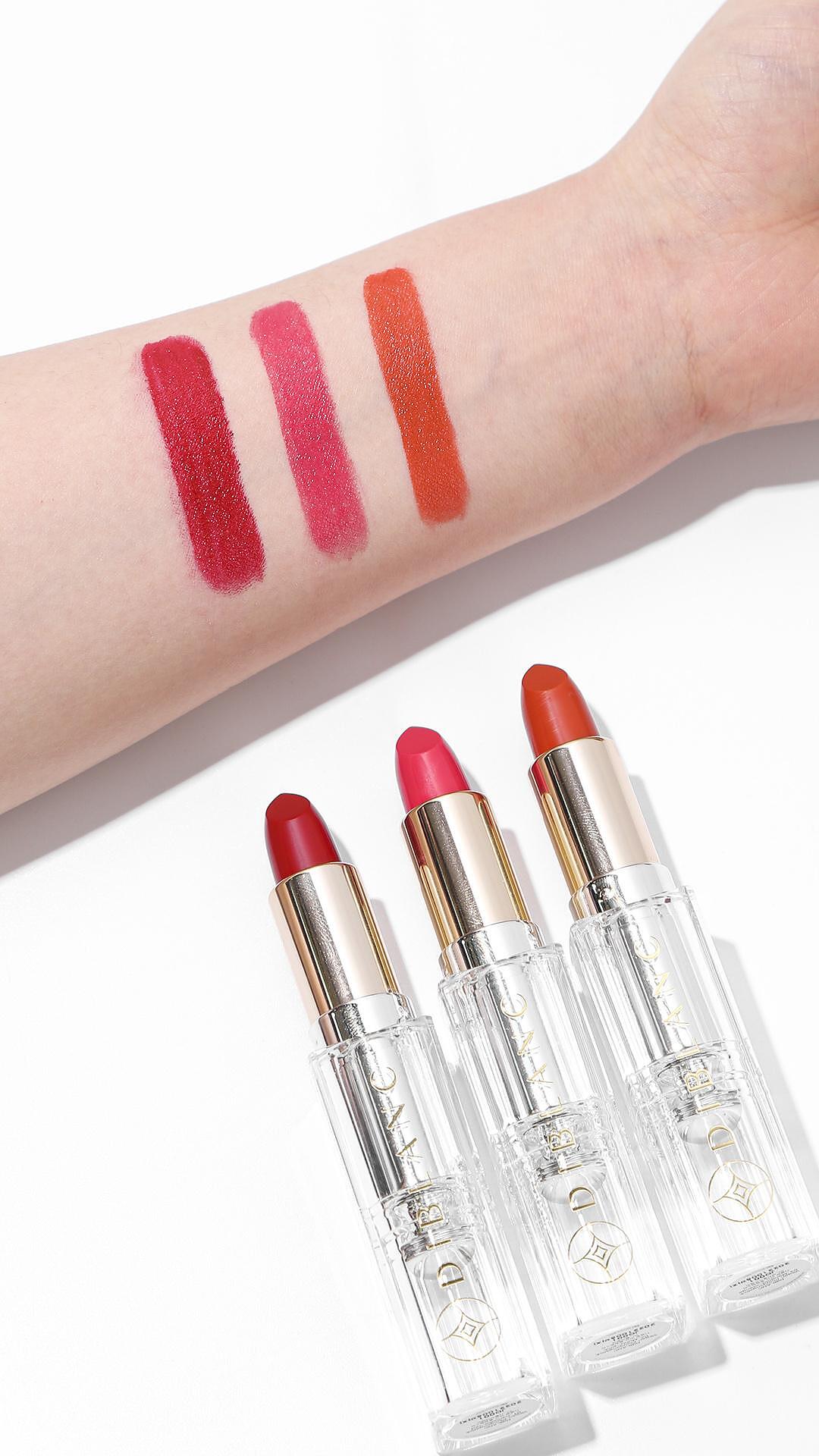 Веган дълготрайно червило за уголемяване на устните DIBLANC Vegan Plumping Lipstick