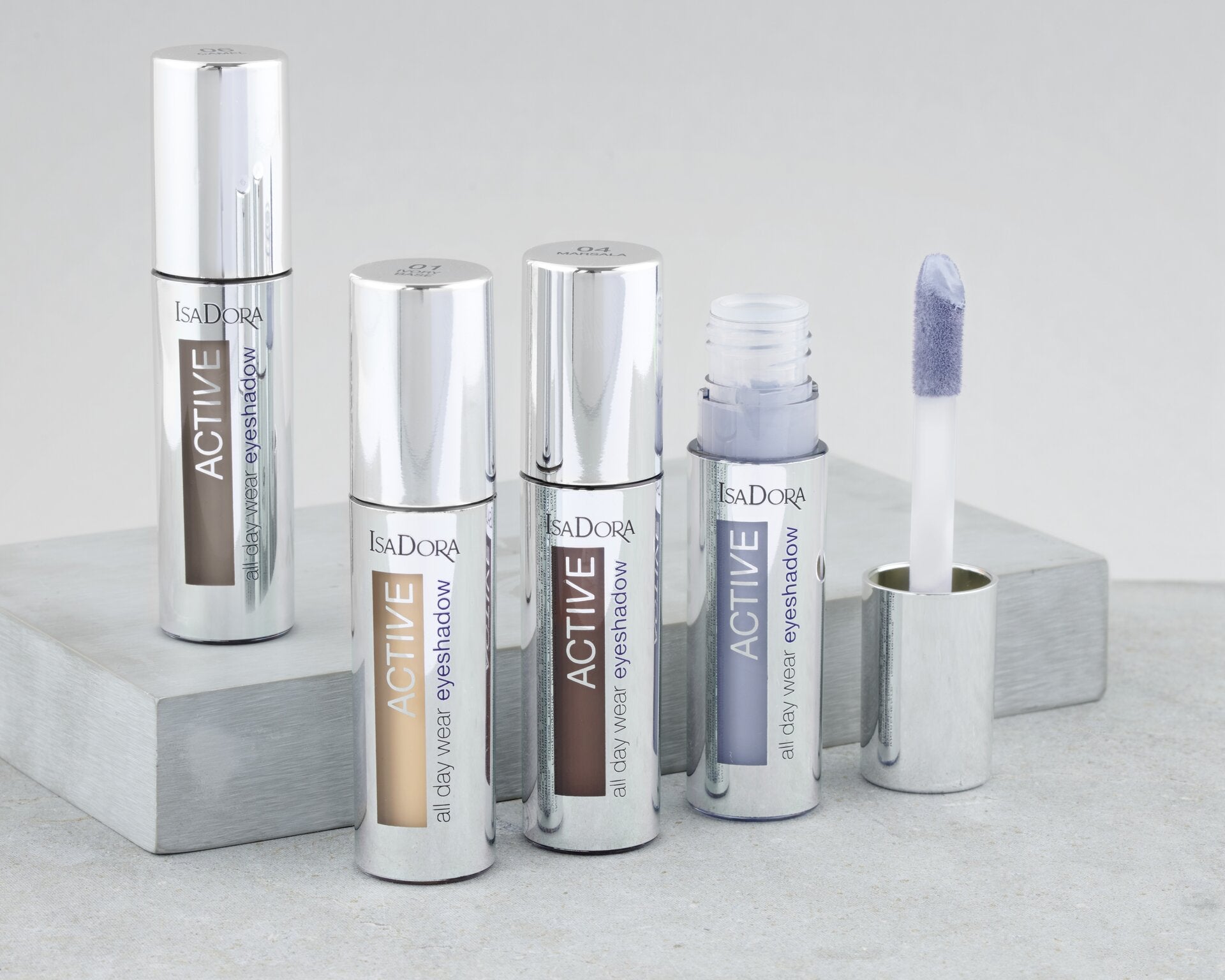 Водоустойчиви кремоомбразни сенки за очи IsaDora Active All Day Wear Eyeshadow