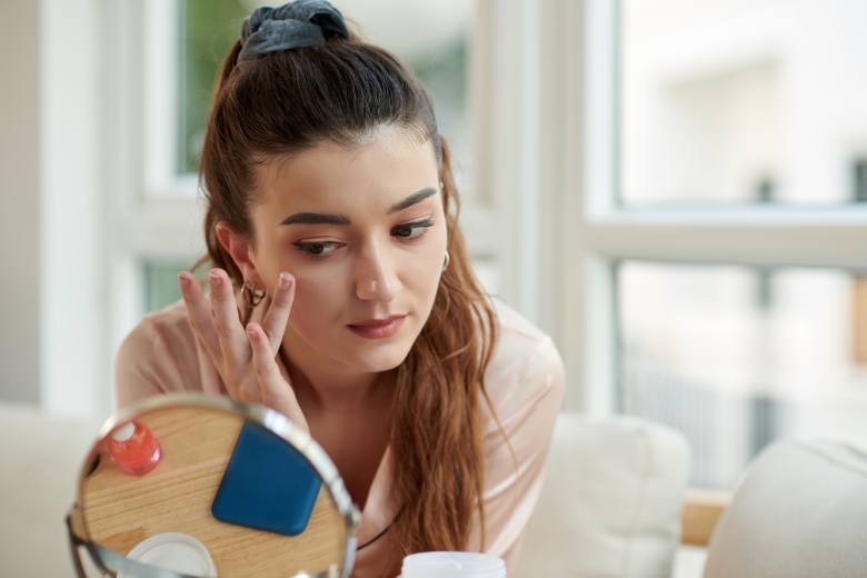 Как да се борим с акне и мазна кожа