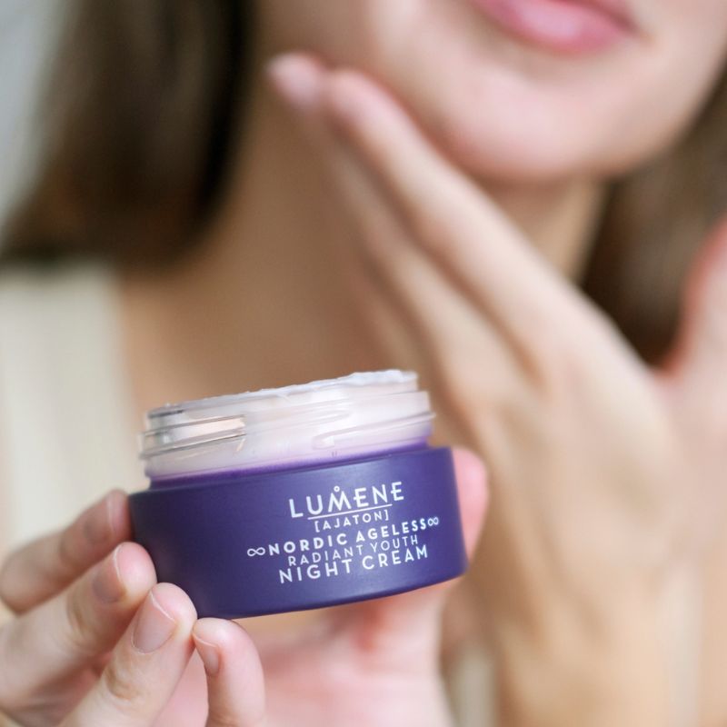 Възстановяващ нощен крем Lumene NORDIC AGELESS Ajaton