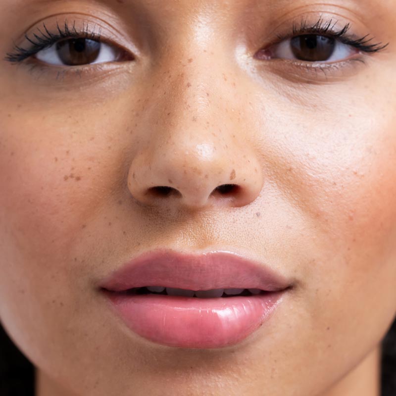 Хидратиращо балсам олио за бляскави устни Lumene Lip Glow Oil Balm