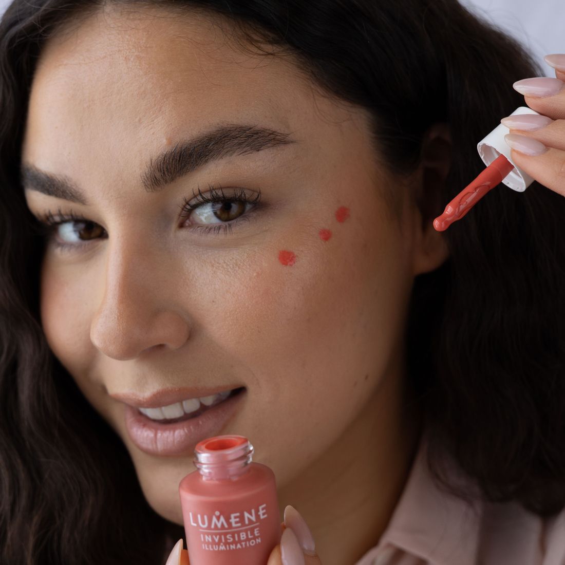 Течен руж Lumene Invisible Illumination Liquid Blush