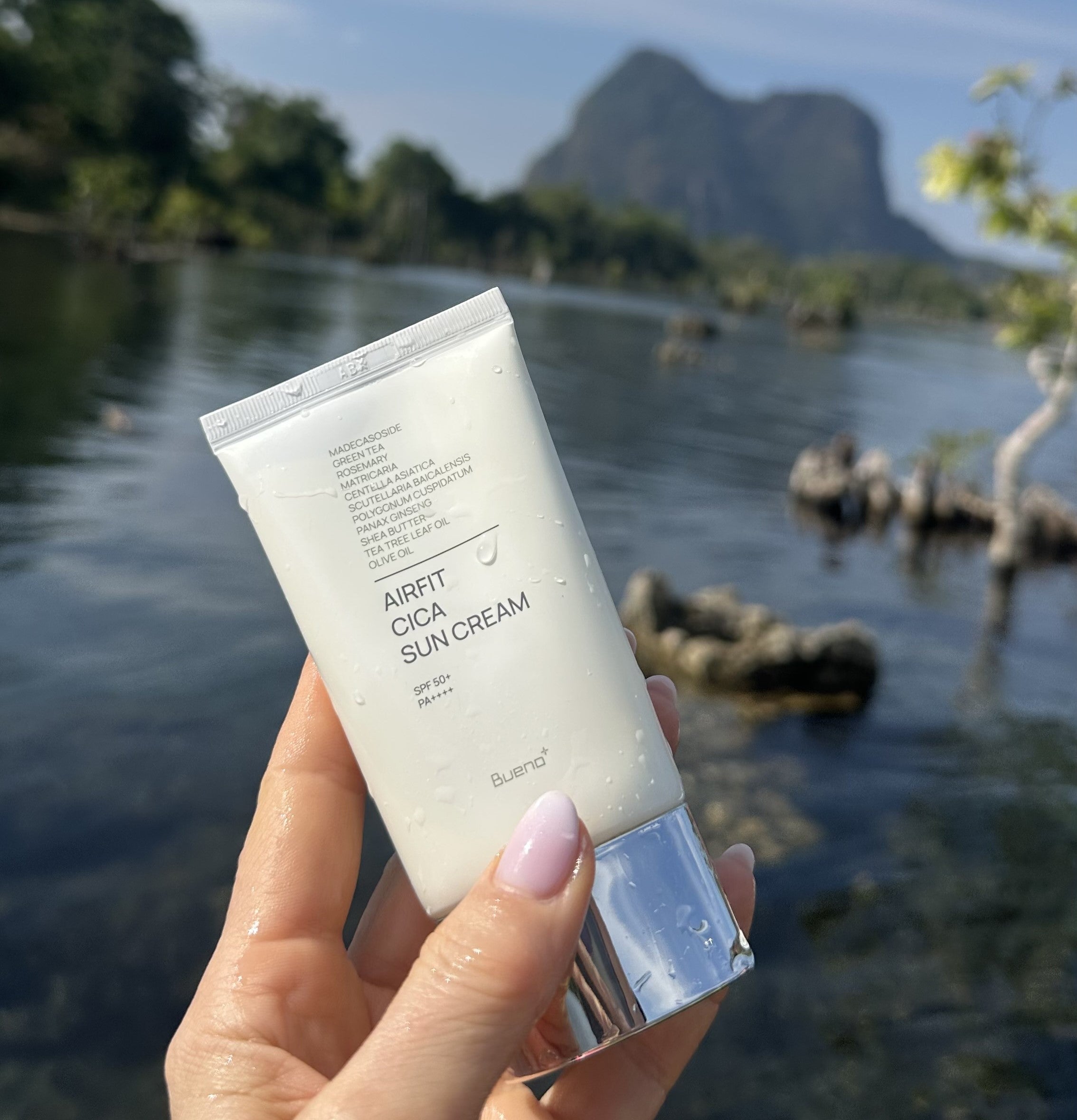 Дълбоко хидратиращ слънцезащитен крем SPF 50+ PA++++ Bueno Perfect Airfit Cica