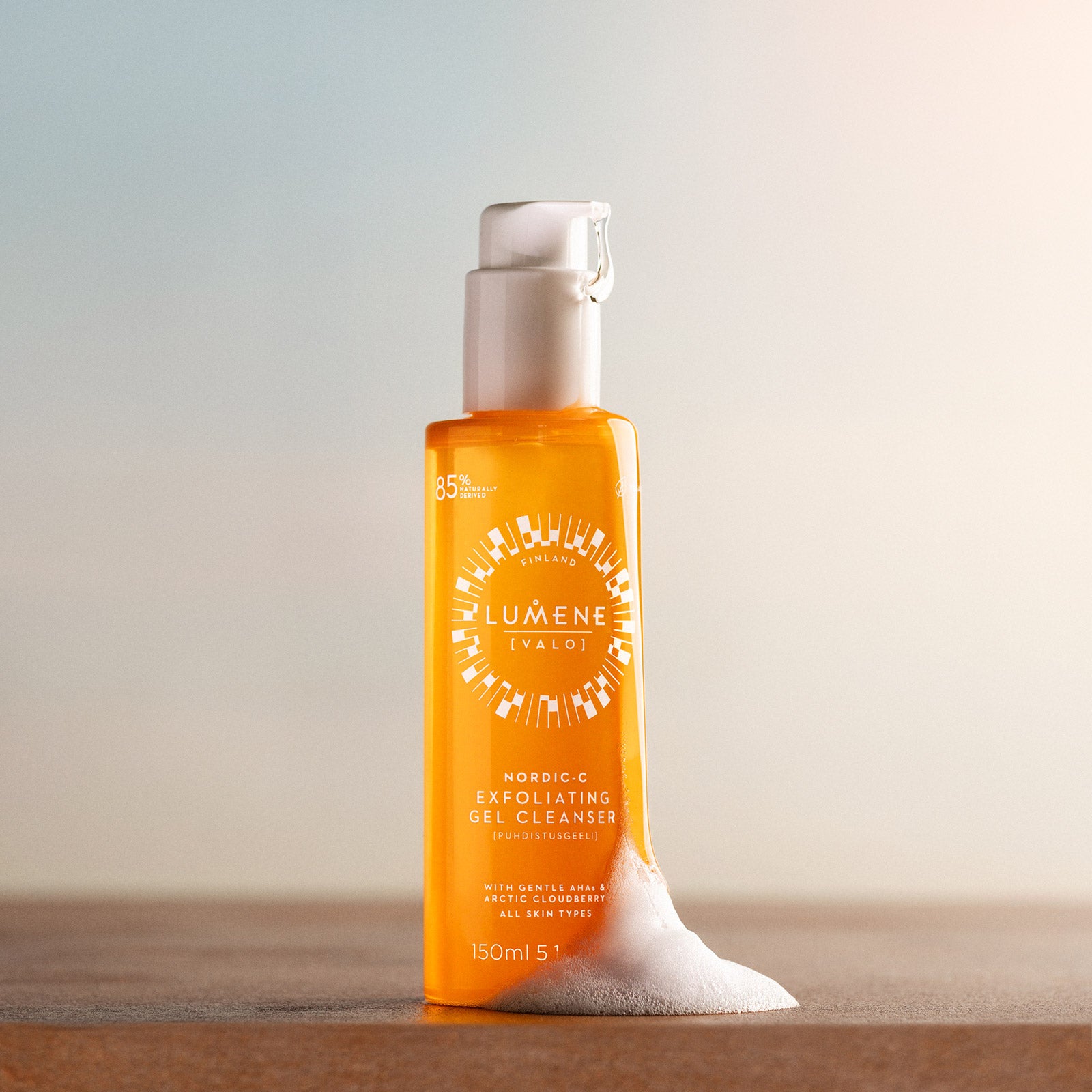 Почистващ ексфолиращ гел LUMENE NORDIC - C [VALO] Exfoliating Gel Cleanser