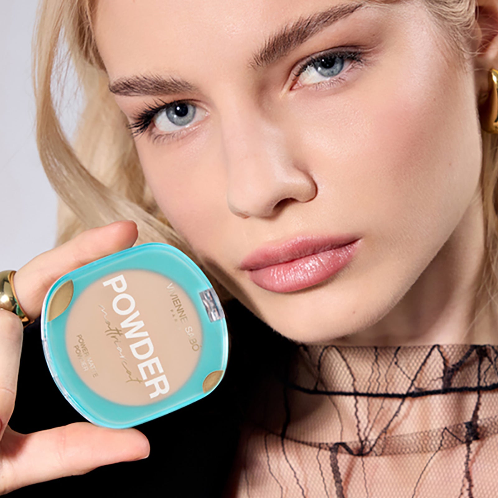 Компактна матираща пудра Mattriarcat Vivienne Sabo Power Matte Powder