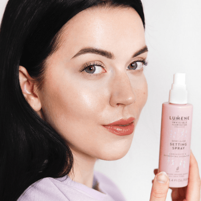 Фиксиращ спрей за грим за сияен завършек Lumene Invisible Illumination [KAUNIS] Dewy Glow Setting Spray