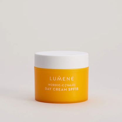Дневен крем за блясък и сияние с Витамин С SPF15 Lumene NORDIC-C Valo